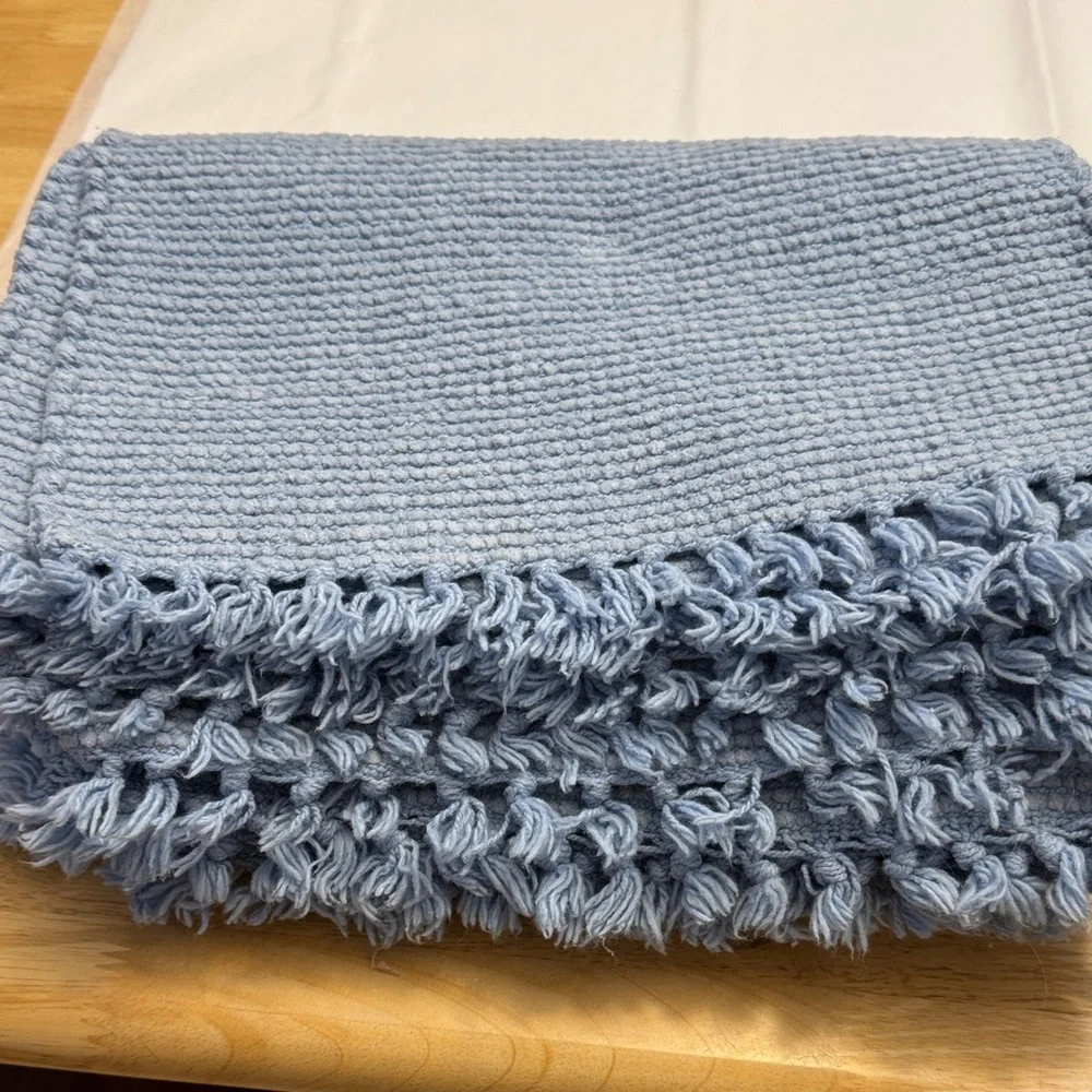Set of 8 Blue Woven placemats , heavyweight reversible fabric, excellent